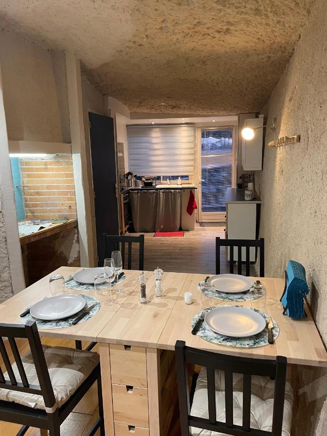 Troglodyte Du Petit Coteau Lägenhet Vouvray Exteriör bild